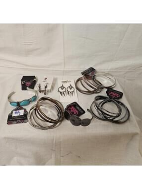 New Jewelry Lg Mixed Lot Necklaces, Bracelet, Earrings Fashion Costume Jewelry